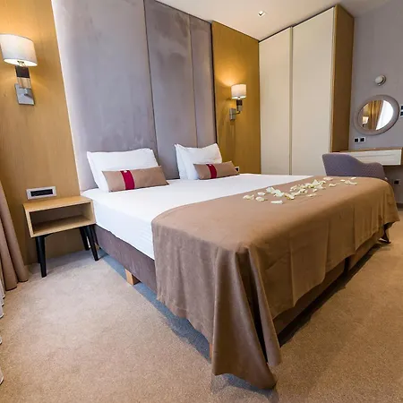 Park Aparthotel 4*