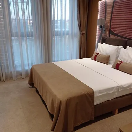 Park Aparthotel 4*