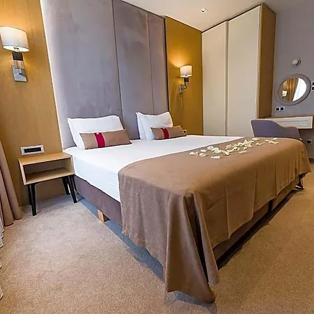Park Aparthotel 4*